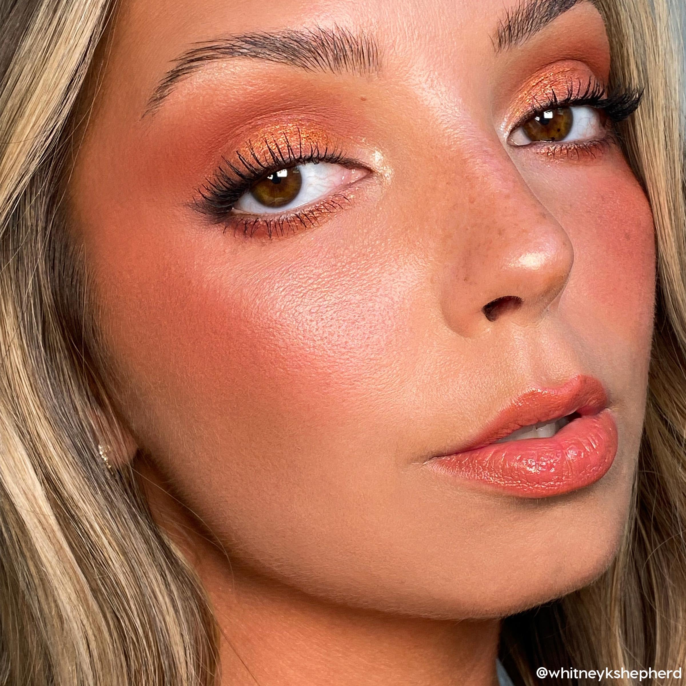 ColourPop Rock On Eyeshadow Palette: destellos metalizados para looks nocturnos y elegantes.