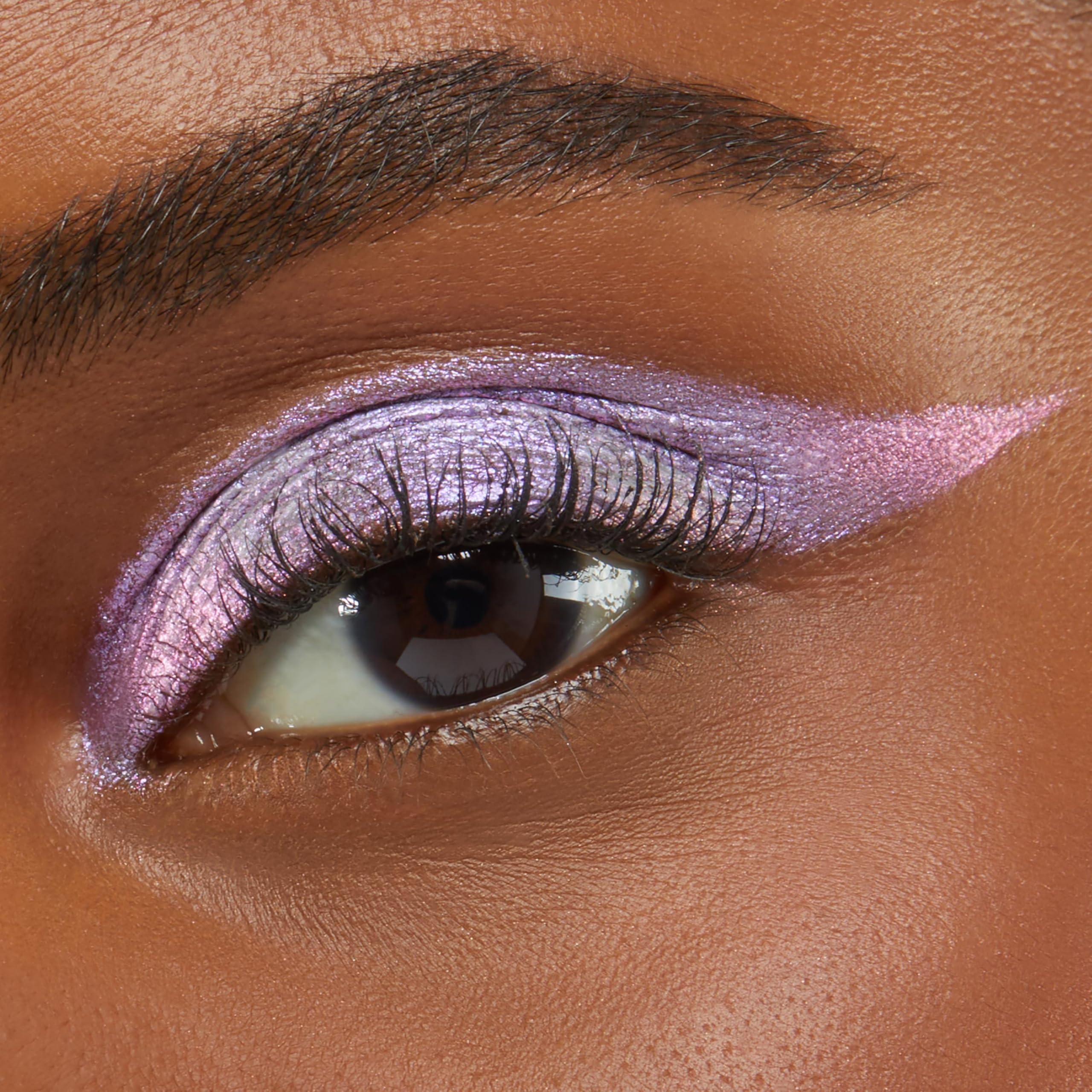 ColourPop Shadow Stix, delineado preciso con afilado incorporado.