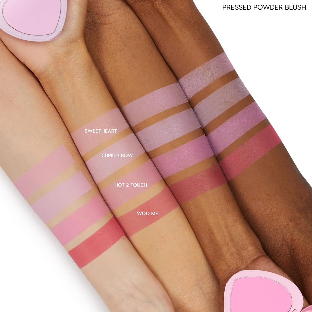 ColourPop Silky Powder Blush aplicación con brocha para un acabado suave