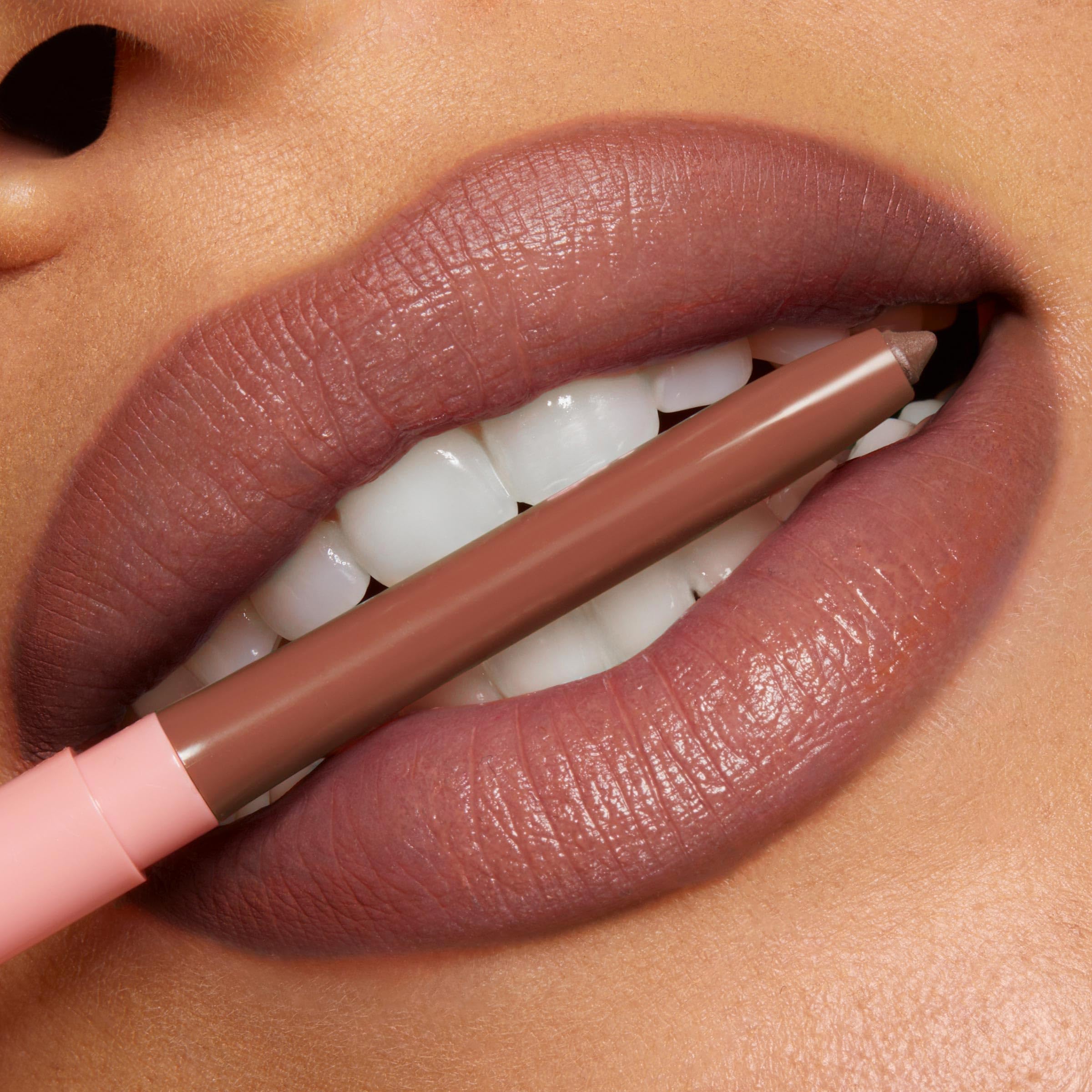 Delineador para volumen y definición con ColourPop So Juicy.