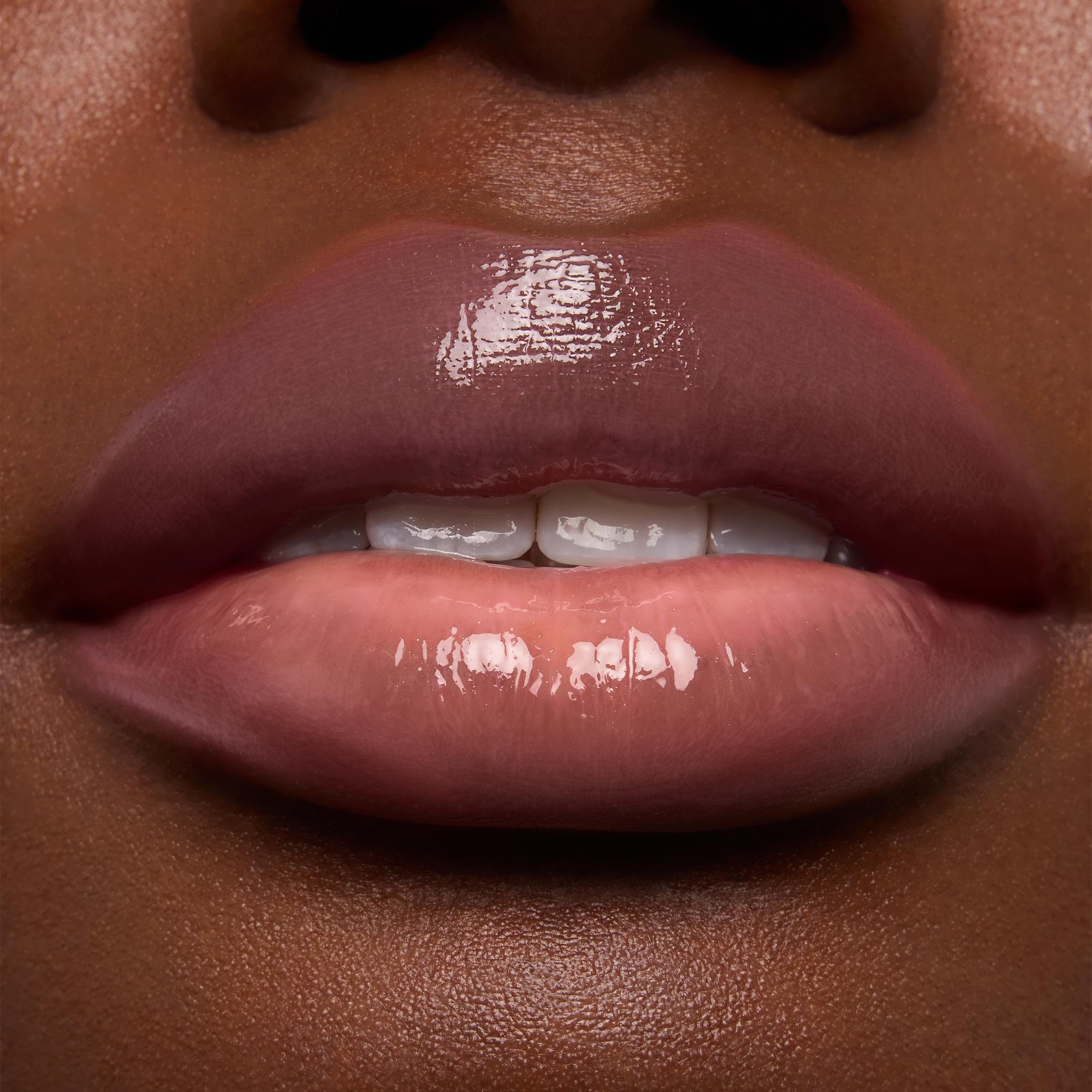 ColourPop Stitch acabado crema ofrece color suave y confort duradero.
