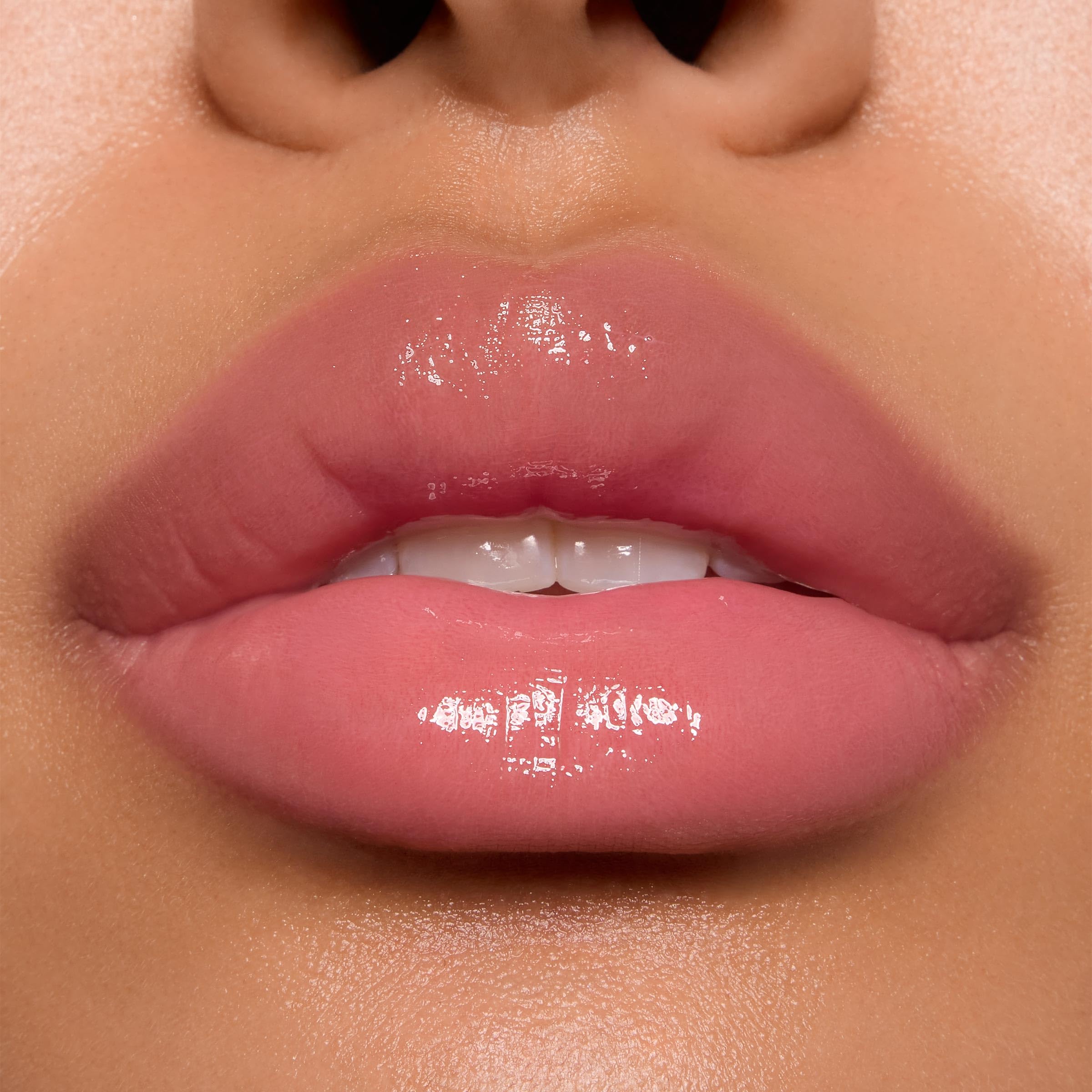 ColourPop Stitch acabado perlizado aporta brillo sutil y luminosidad.