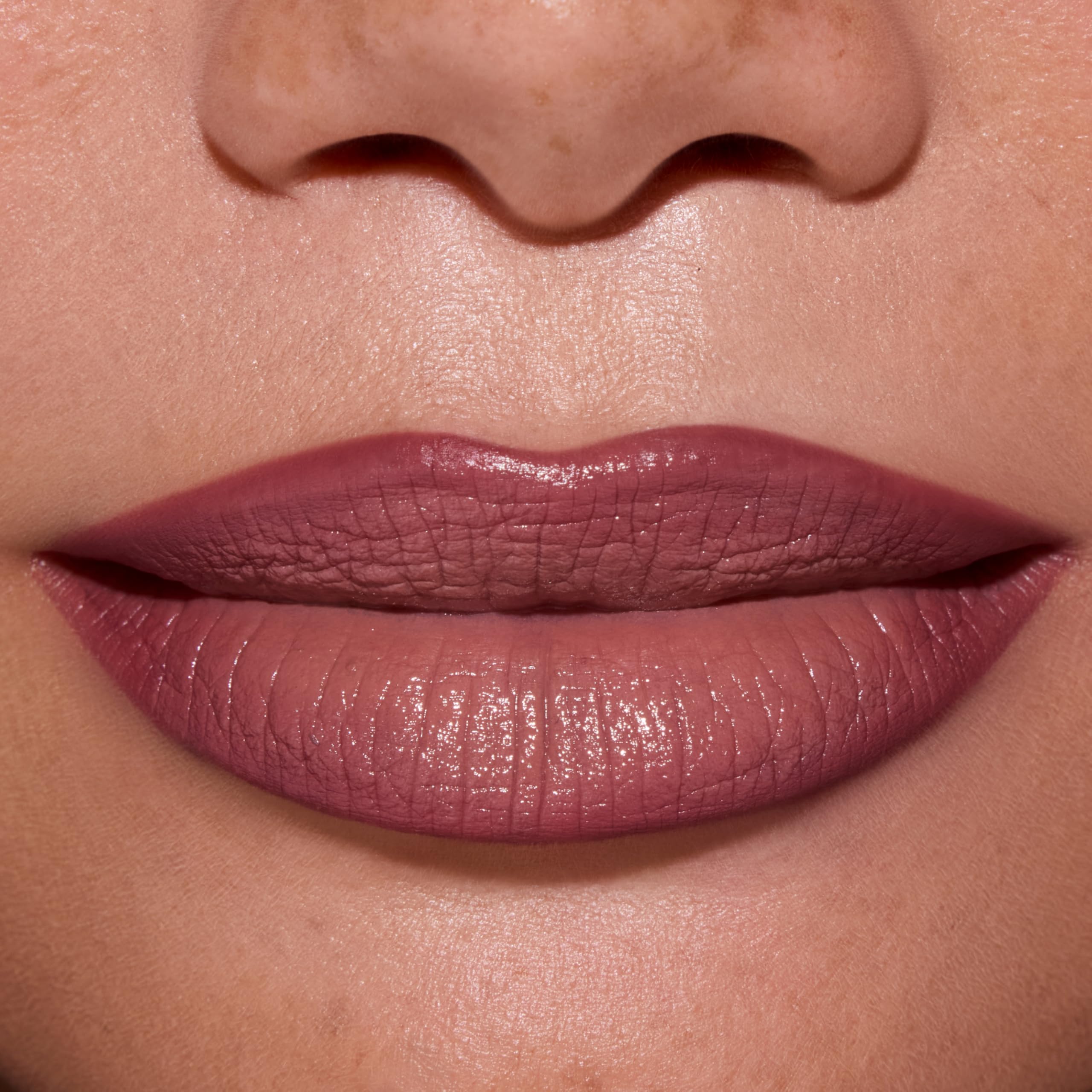 Muestra de color labial ColourPop Twilight Eclipse rosa nude para tono suave