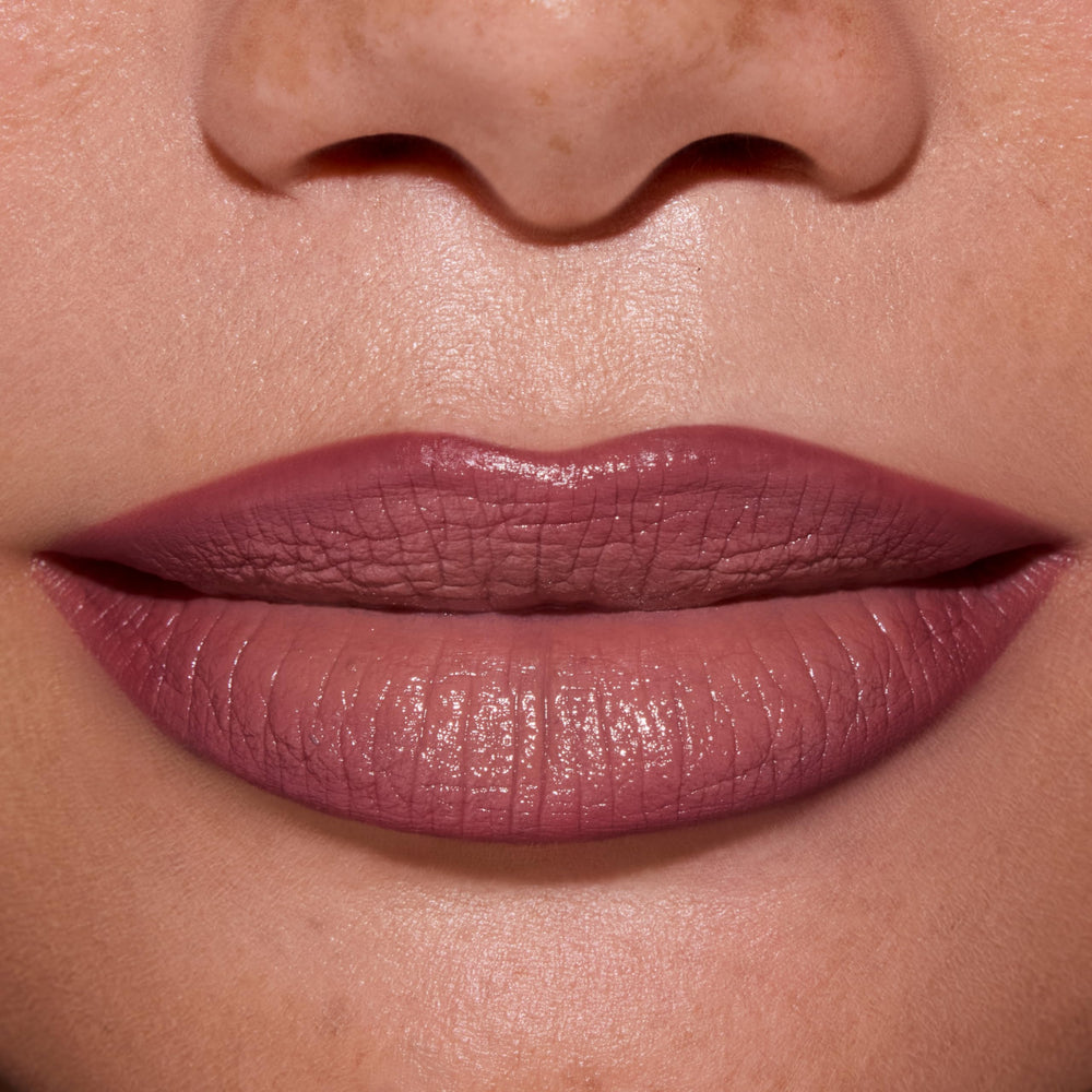 Muestra de color labial ColourPop Twilight Eclipse rosa nude para tono suave
