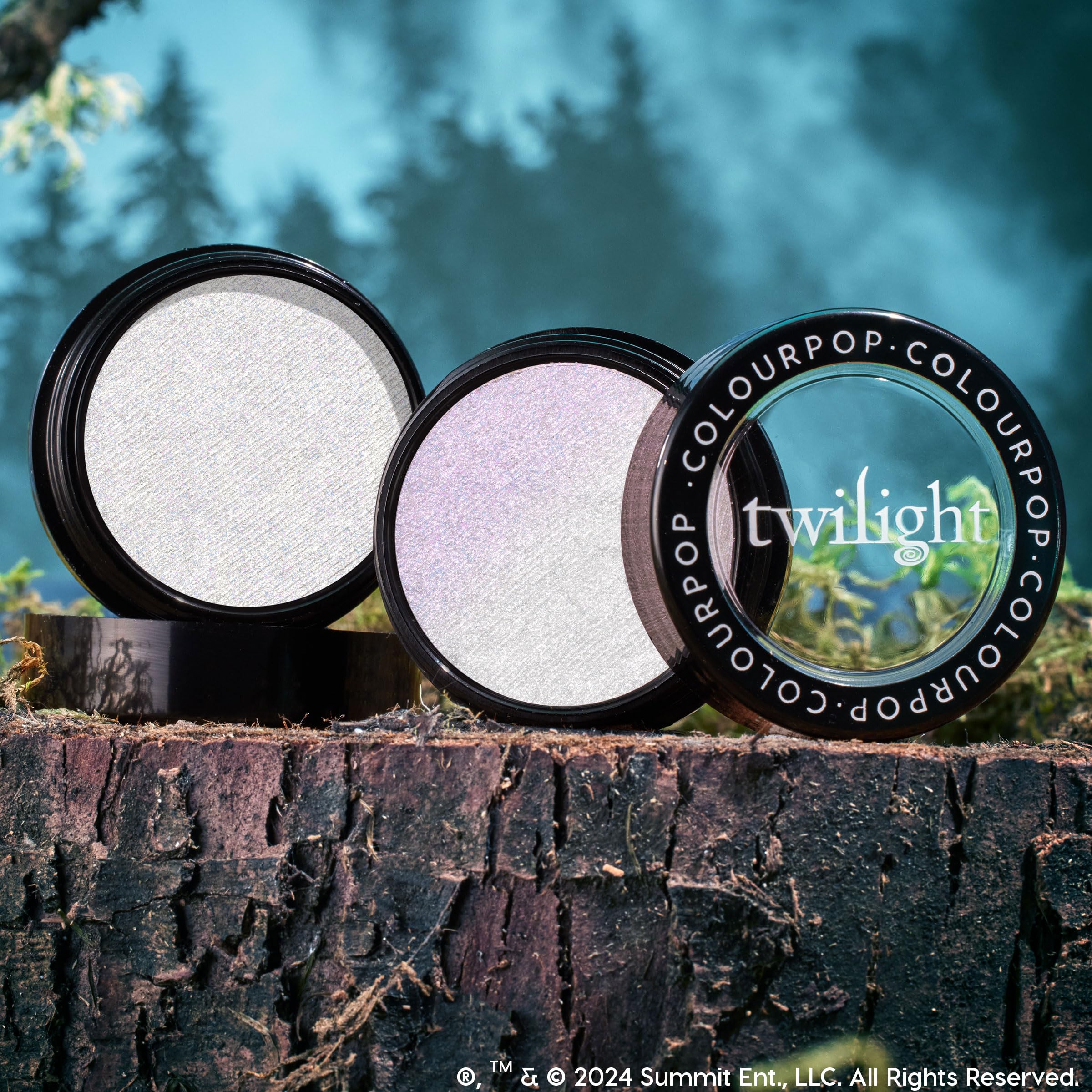 ColourPop Twilight Highlighter ofrece acabado natural a intenso al subir la intensidad.
