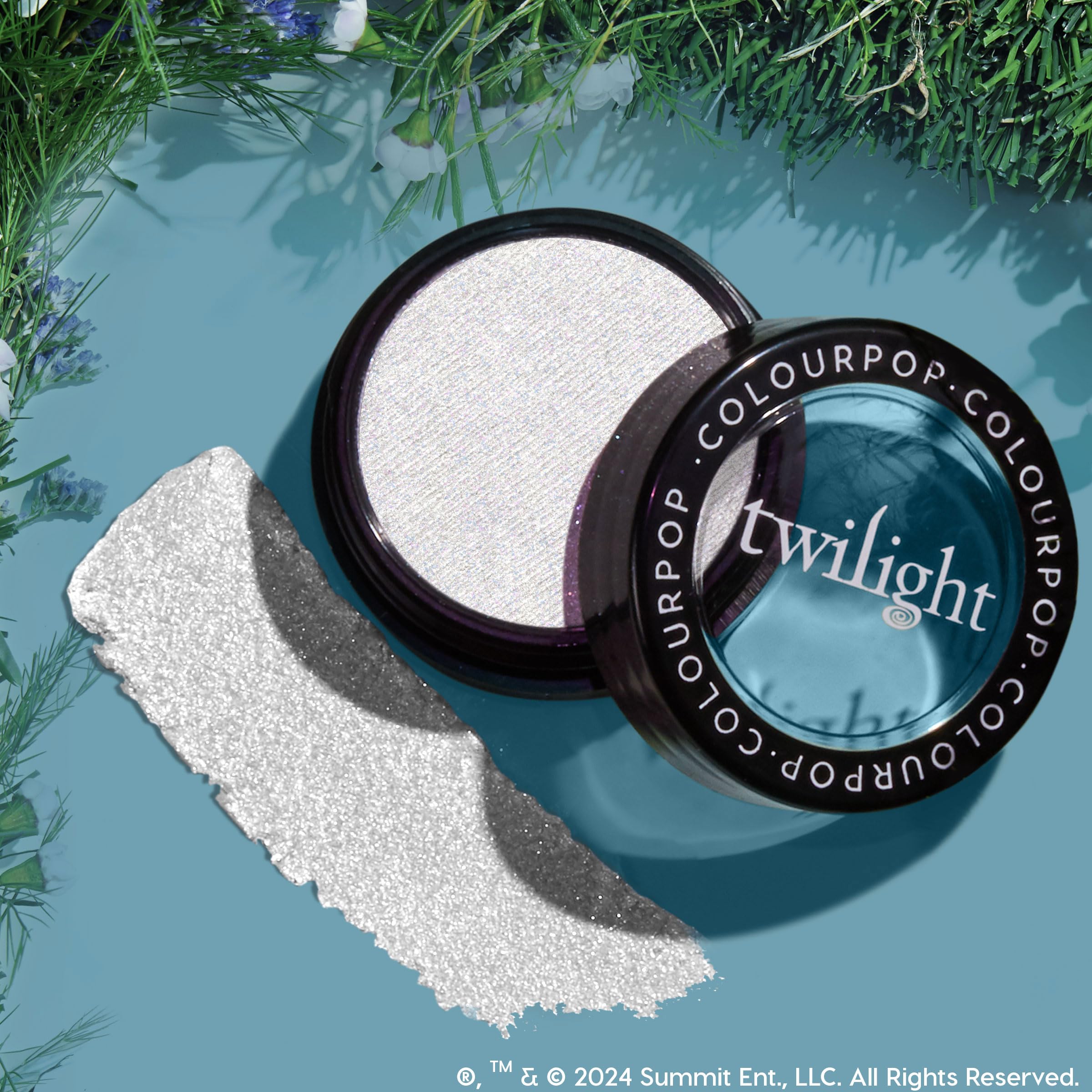 ColourPop Twilight Highlighter ofrece tono apilable para natural o intenso.