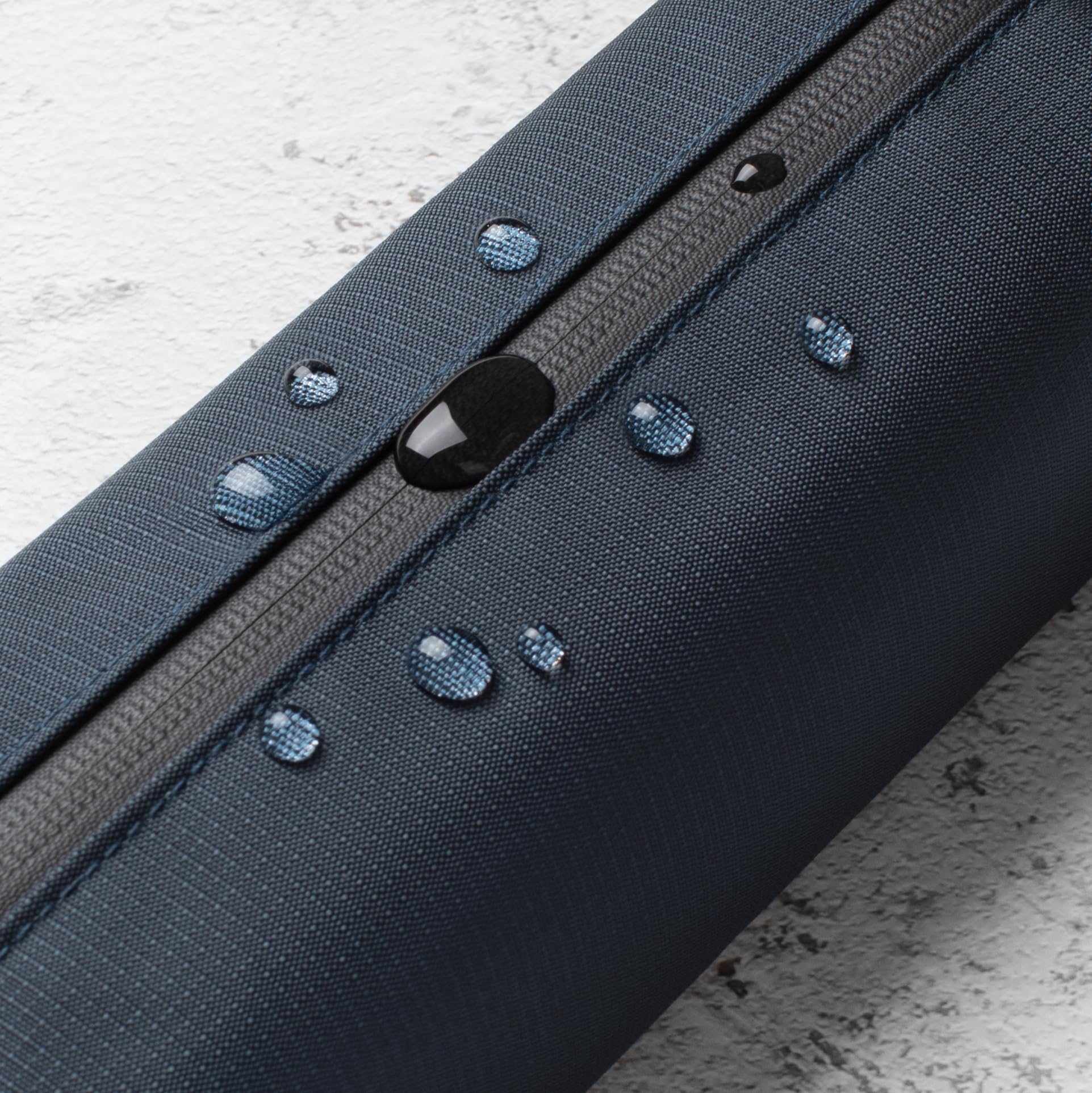 Comfyable rectangular travel bag, easy to fit longer items.