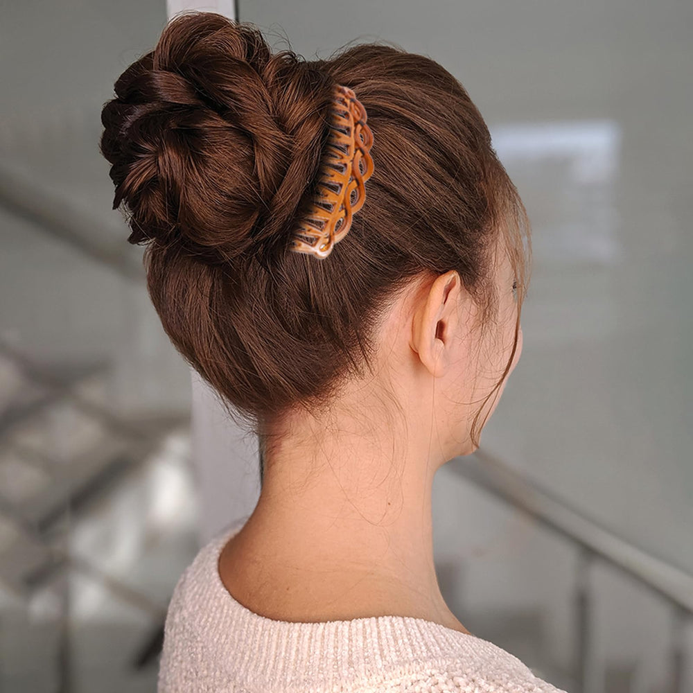 COMNICO wedding veil clip adds delicate decoration for bridal hairstyles.