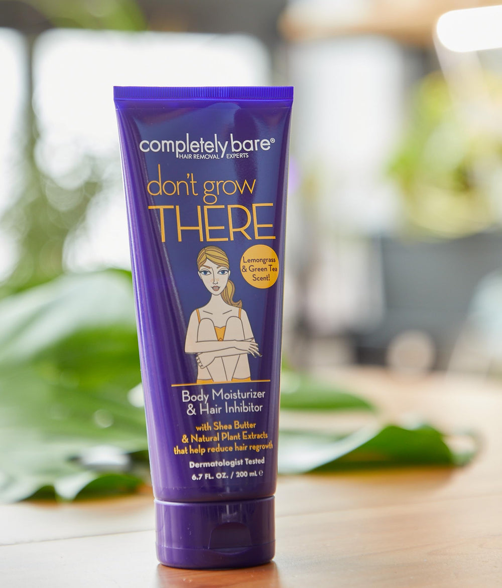Cuidado diario de Completely Bare: crema corporal suave.