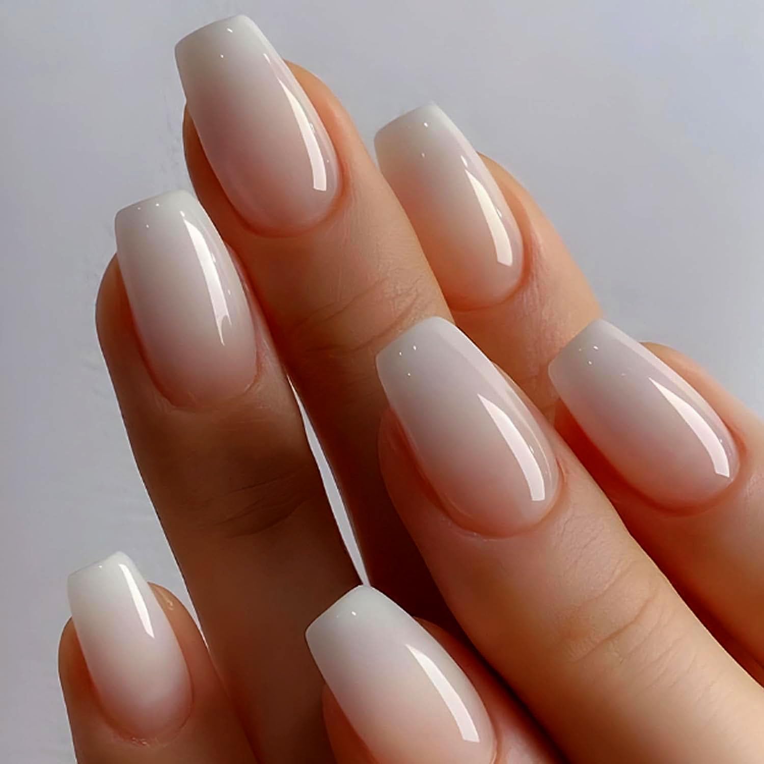 CoolNail botella ombre rosado, acabado suave para looks diarios.