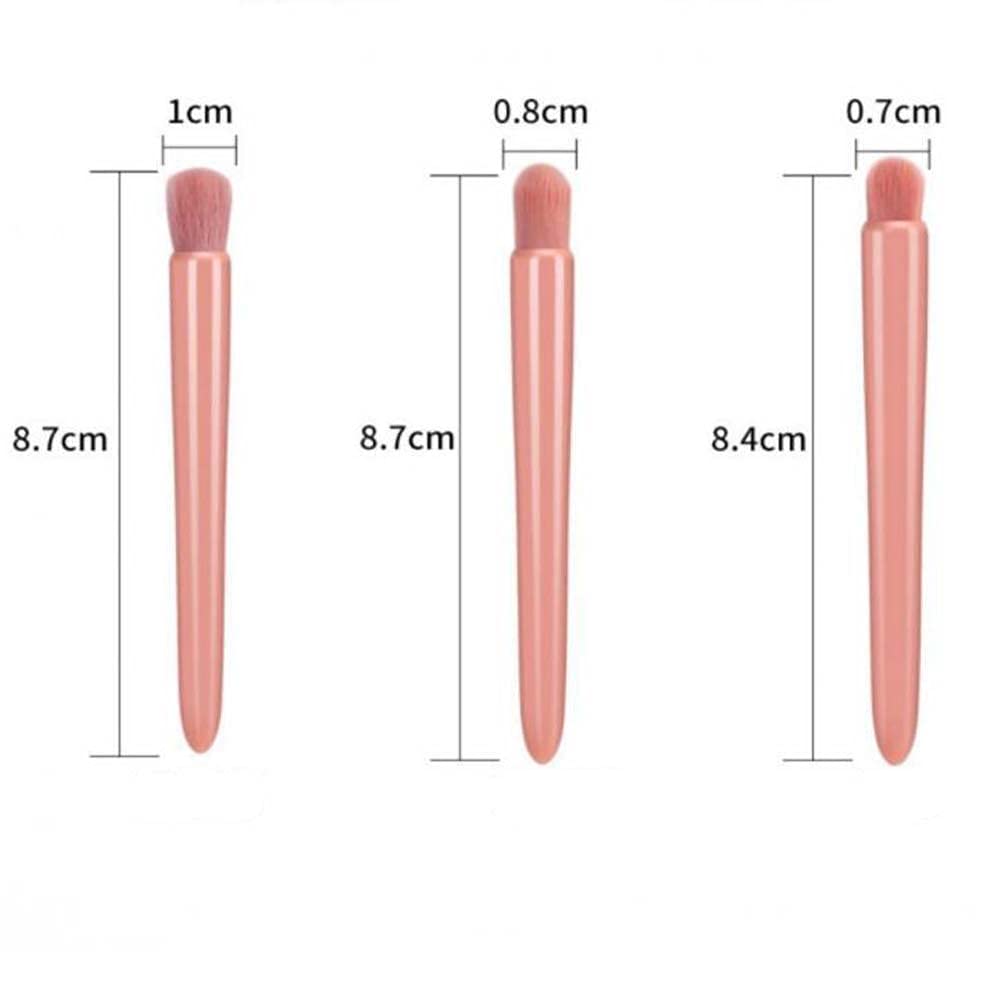 COSHINE travel-size brush case keeps brushes safe during trips.