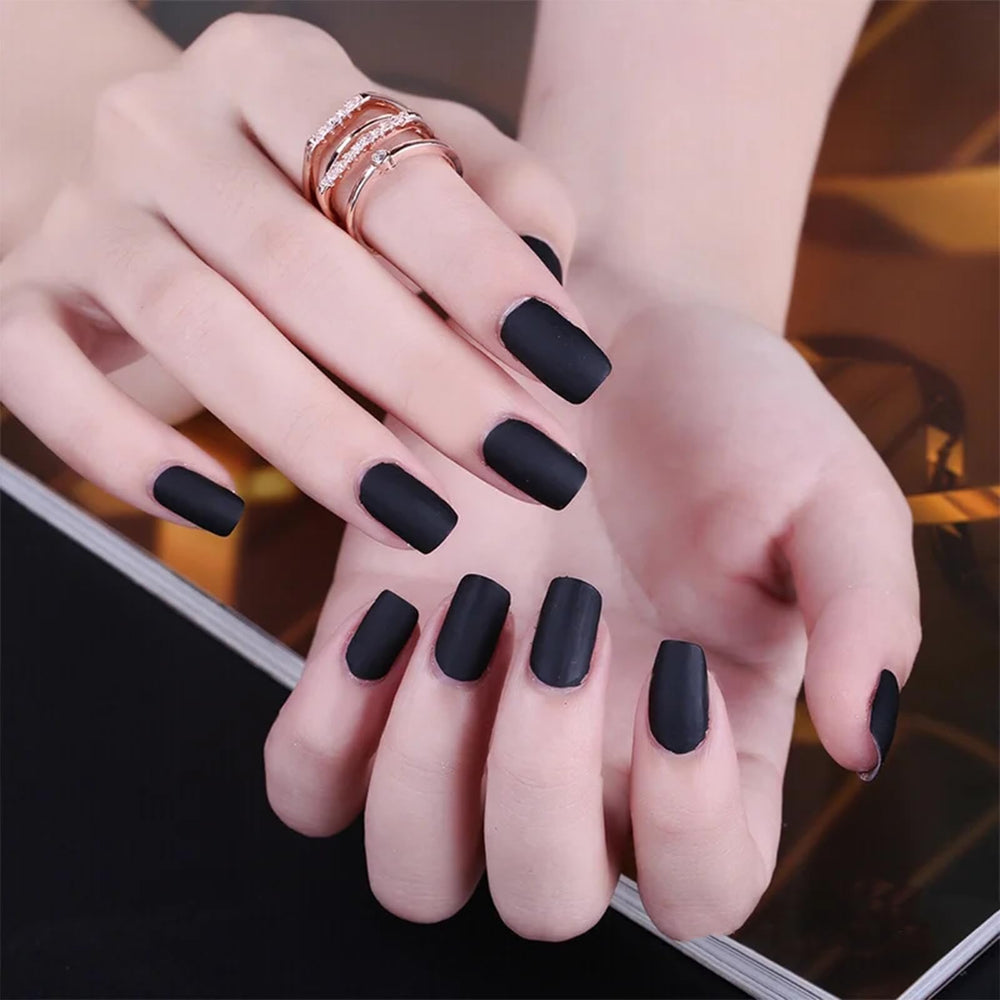 Base y top coat recomendados potencian la durabilidad de COSMOO.