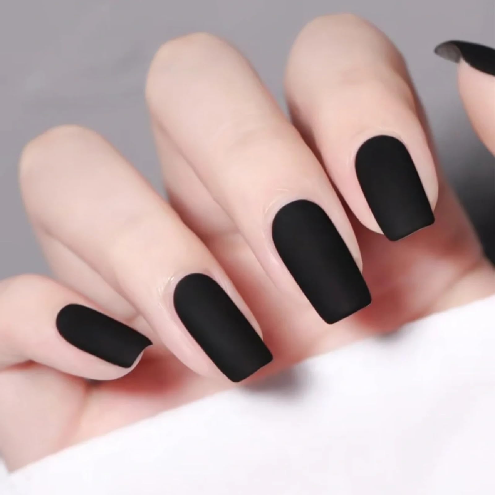 COSMOO esmalte negro mate, sin necesidad de lámpara UV para secado.