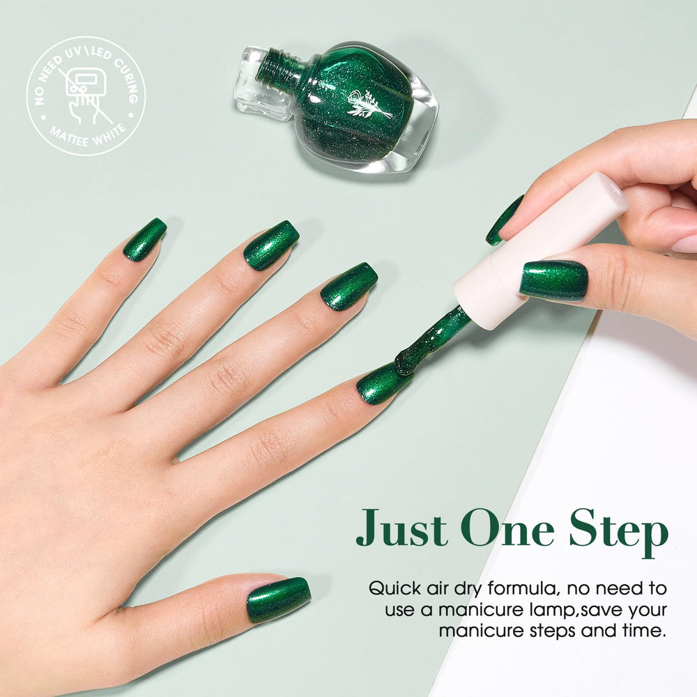 COSMOO Glitter Dark Green Nail Polish on nails under lighting sparkles for a bold look.
