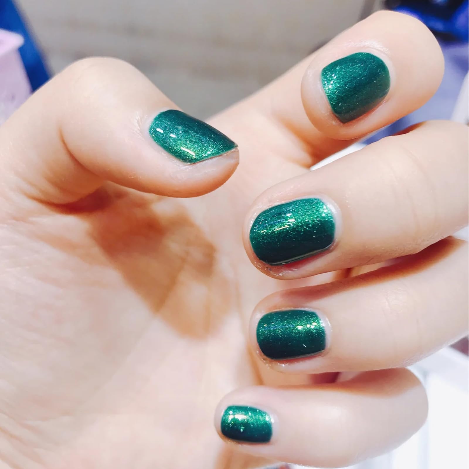 COSMOO Glitter Dark Green Nail Polish packaging showcases premium bottle and store-friendly design.