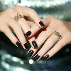 COSMOO quick-dry nail polish bottle speeds up DIY nail art sessions.