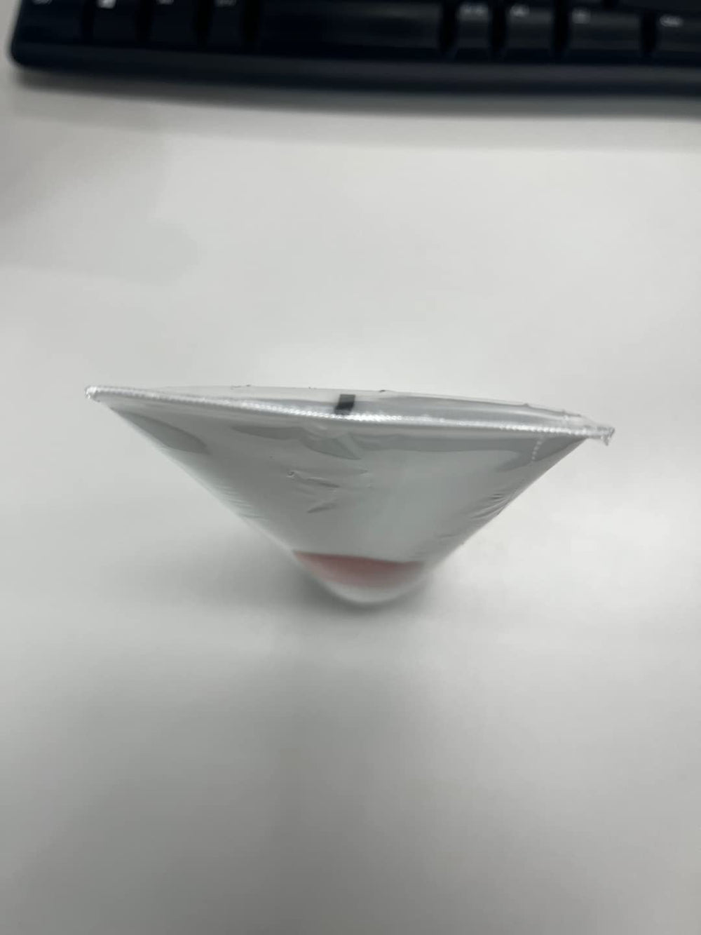 Cosrx textura cremosa de limpiador, experiencia suave al aplicar.