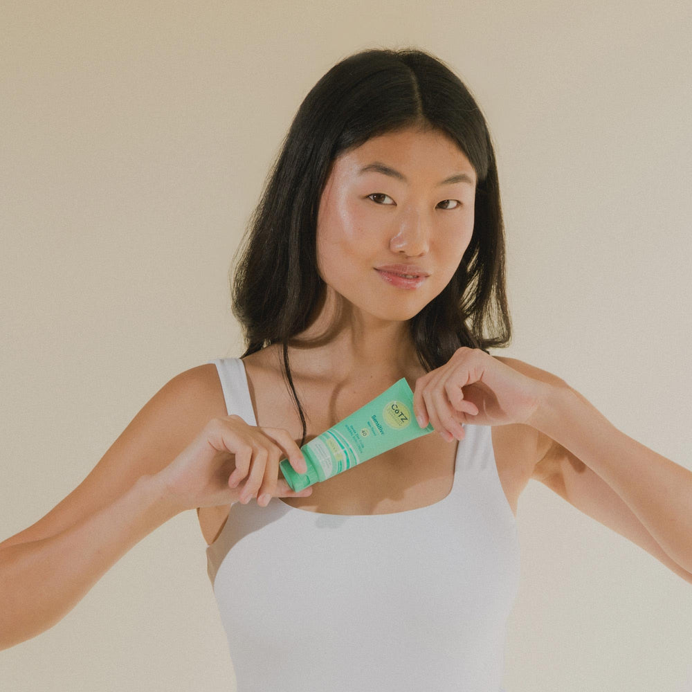 CoTZ Sensitive soft-sheer-application on fingertips demonstrates easy, invisible blending.