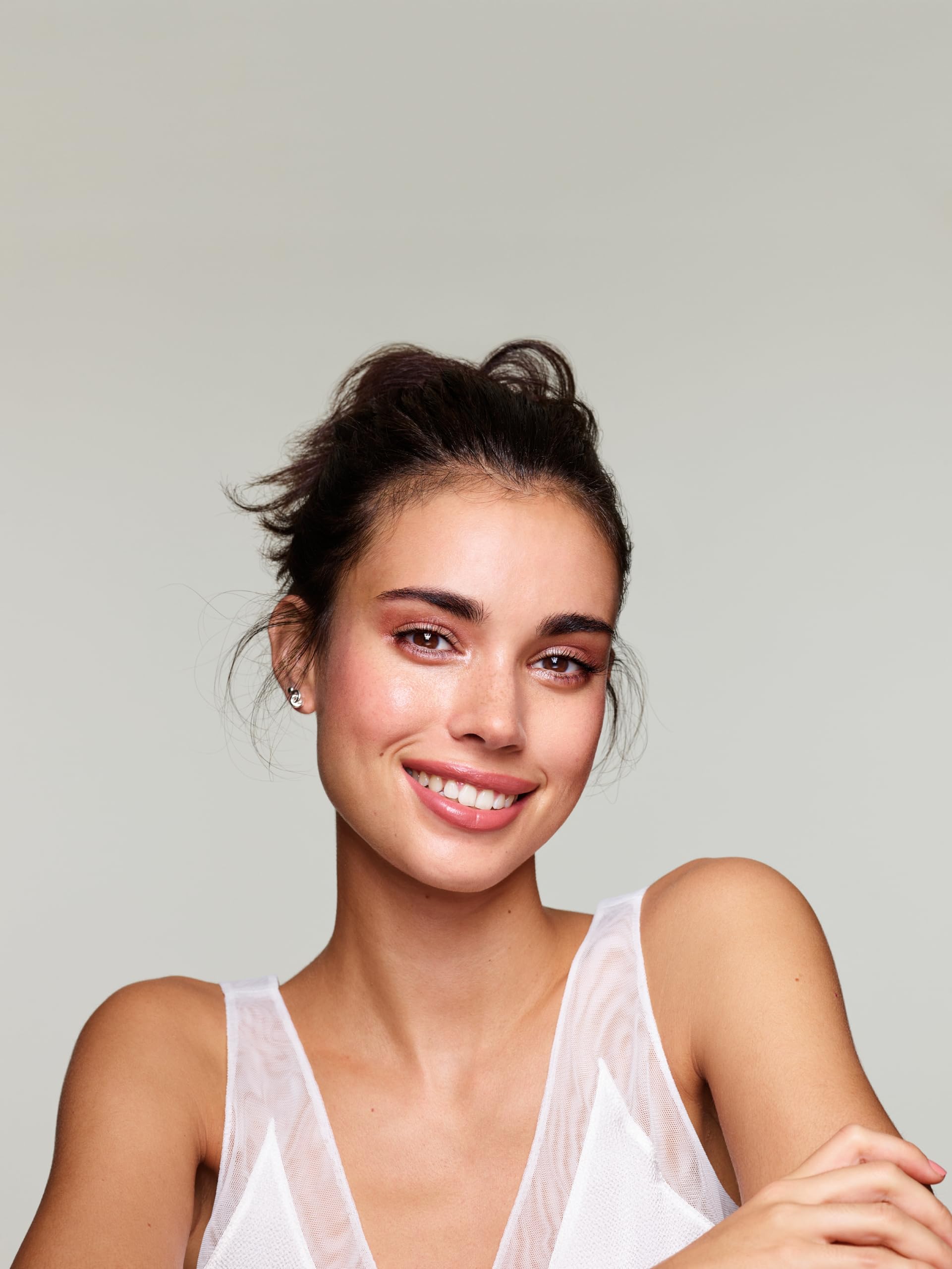 COVERGIRL Cheekers Blush easy-carry compact enables quick on-the-go touch-ups.