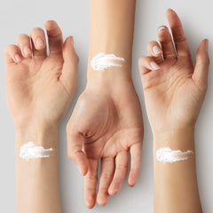COVERGIRL Clean Fresh pressed powder close-up highlights skin-smoothing, matte finish