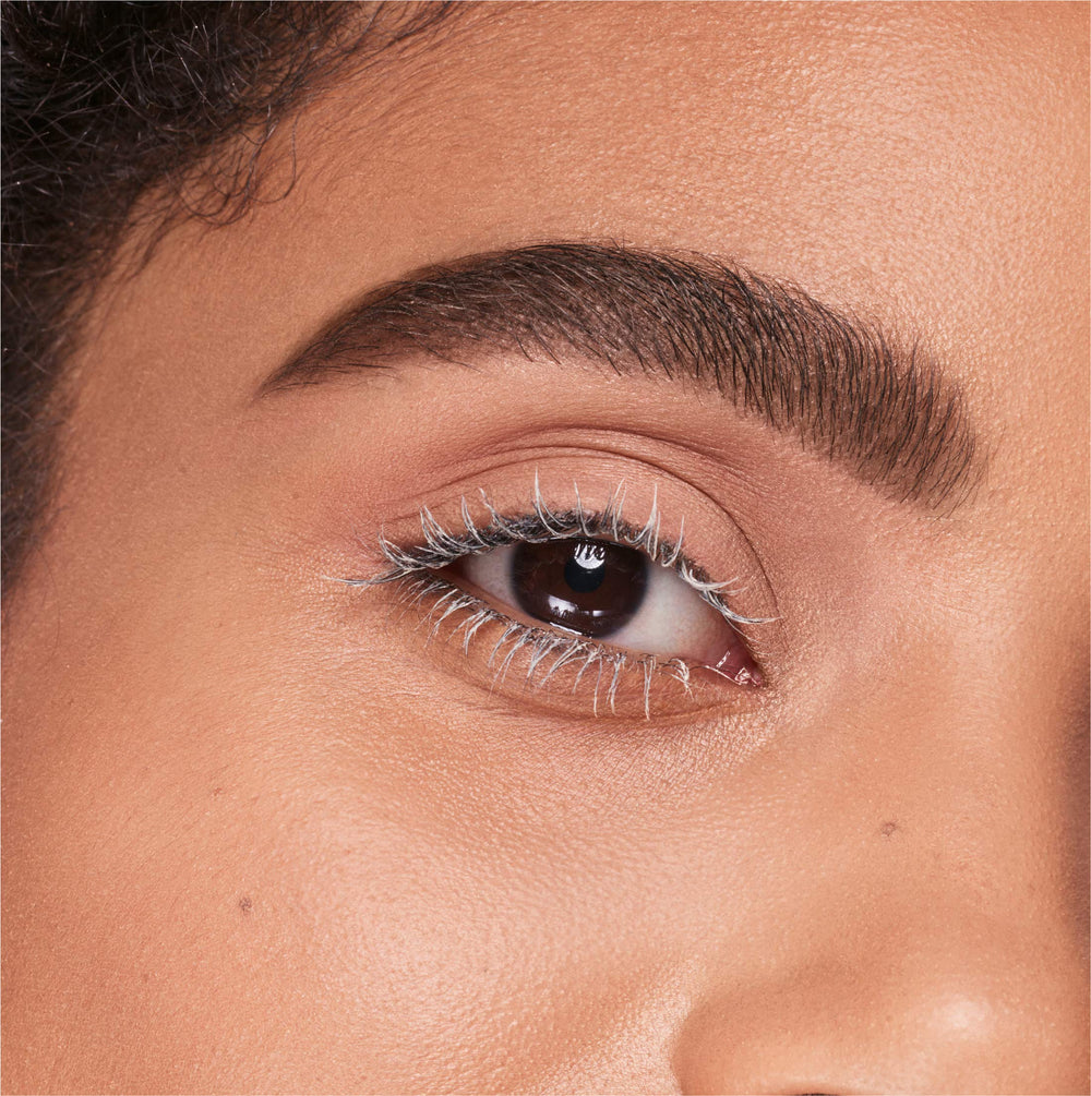 COVERGIRL Lash Blast Amplify primer empaque compacto para viajar.