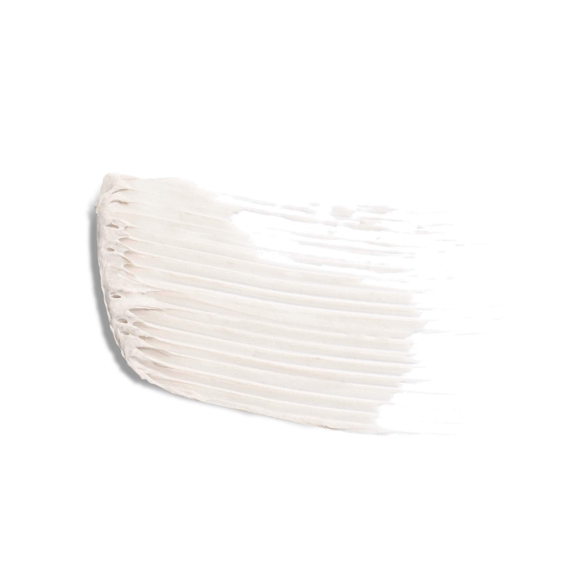 COVERGIRL Lash Blast Amplify primer pestañas después de aplicar para look definido.