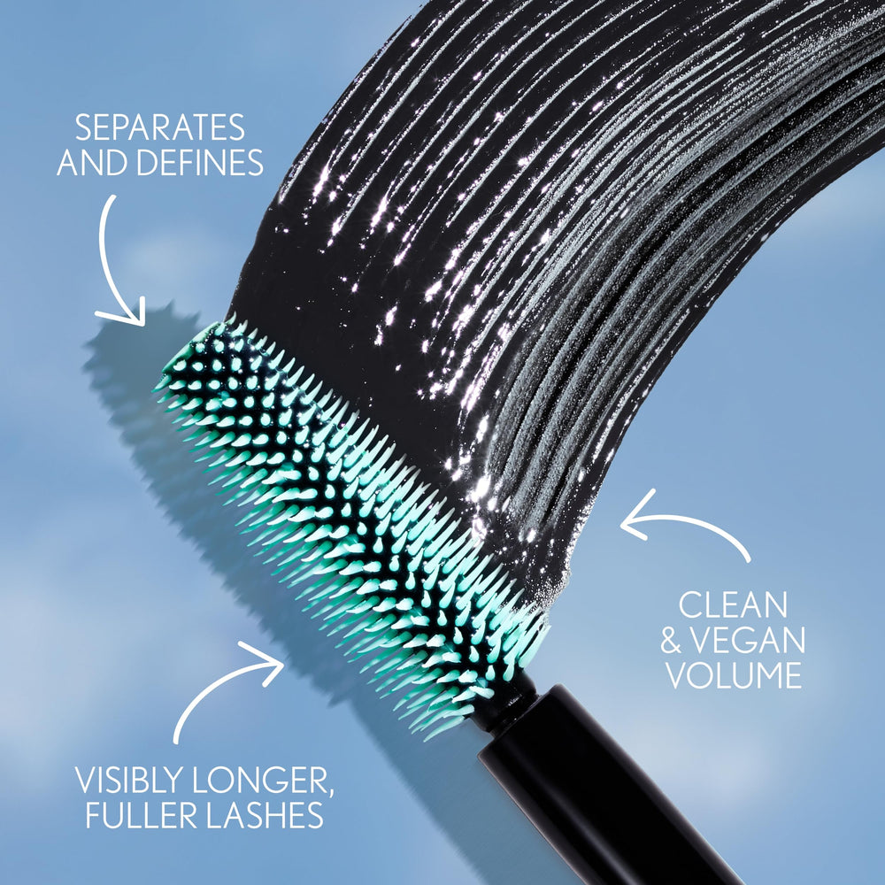 COVERGIRL Lash Blast Clean Volume Mascara, aplicador que separa y define cada pestaña.