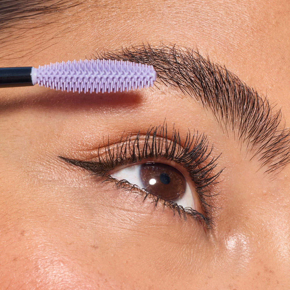 COVERGIRL Mascara mejora pestañas con uso continuo.
