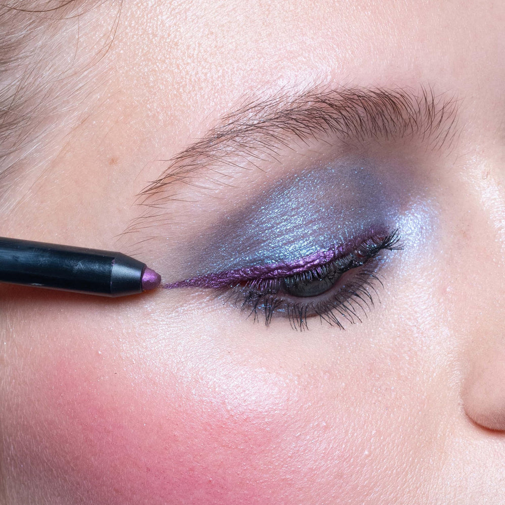 UpsEYE Down Kohl Fireball Him swatch on lid for high pigment payoff.