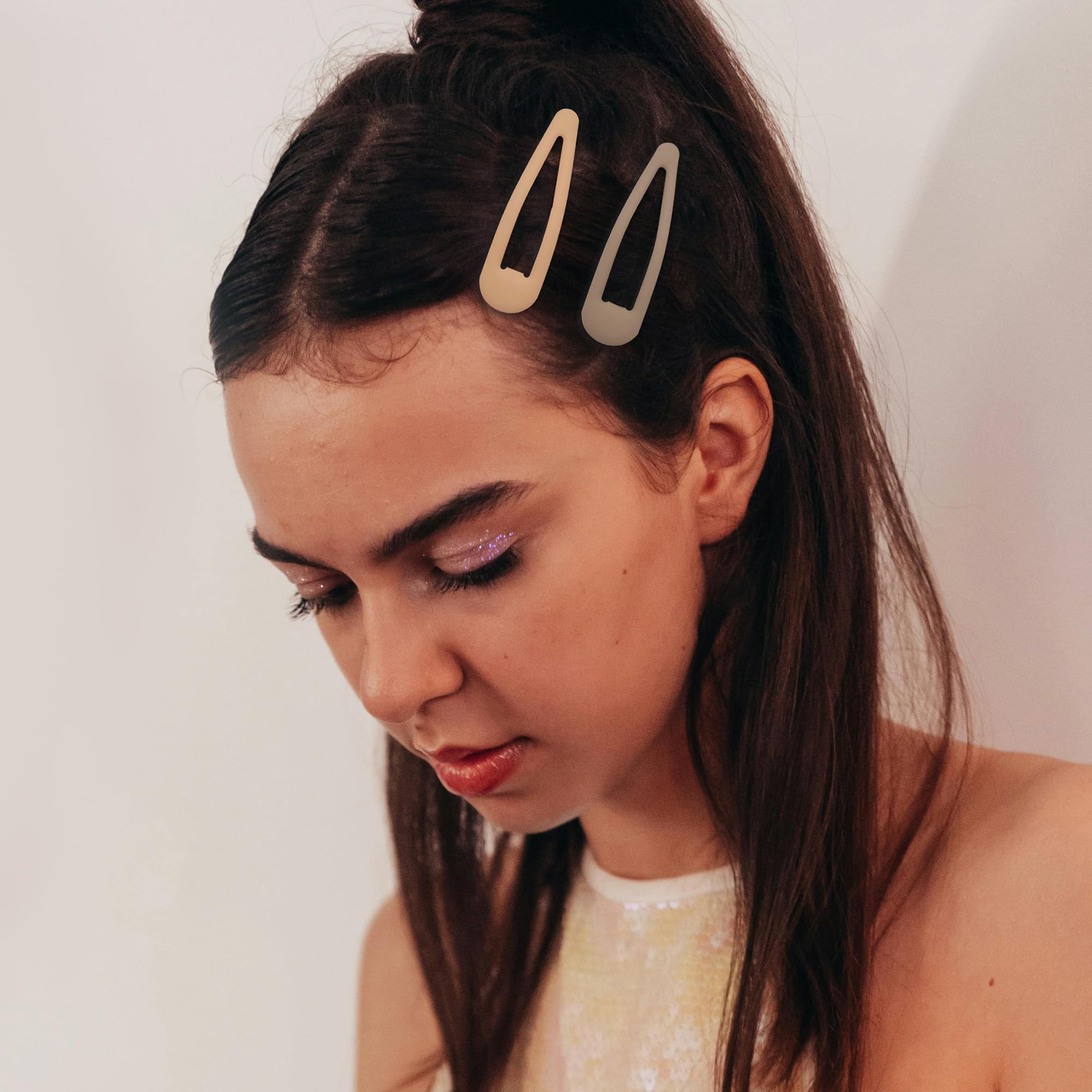 Cptots 1.97-inch clip ideal for small sections and bangs.