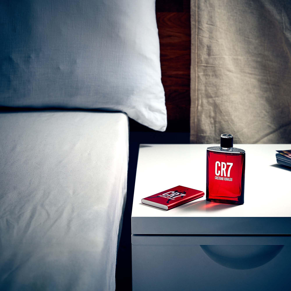 CR7 bottle mid-notes tobacco and spice add warmth for evening occasions.
