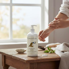 Crabtree & Evelyn Loción corporal, textura ligera no grasa, ideal para uso diario