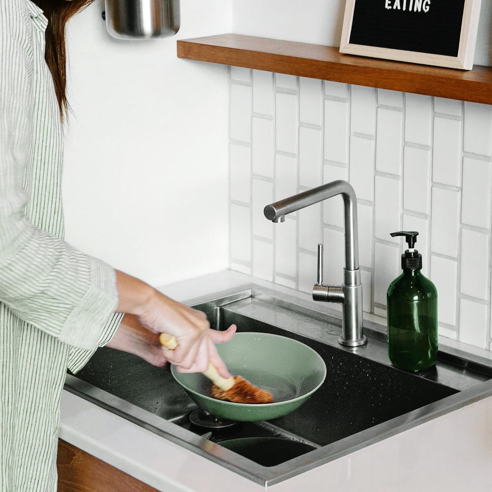 Craftend leak-proof pump design prevents drips during daily refills.