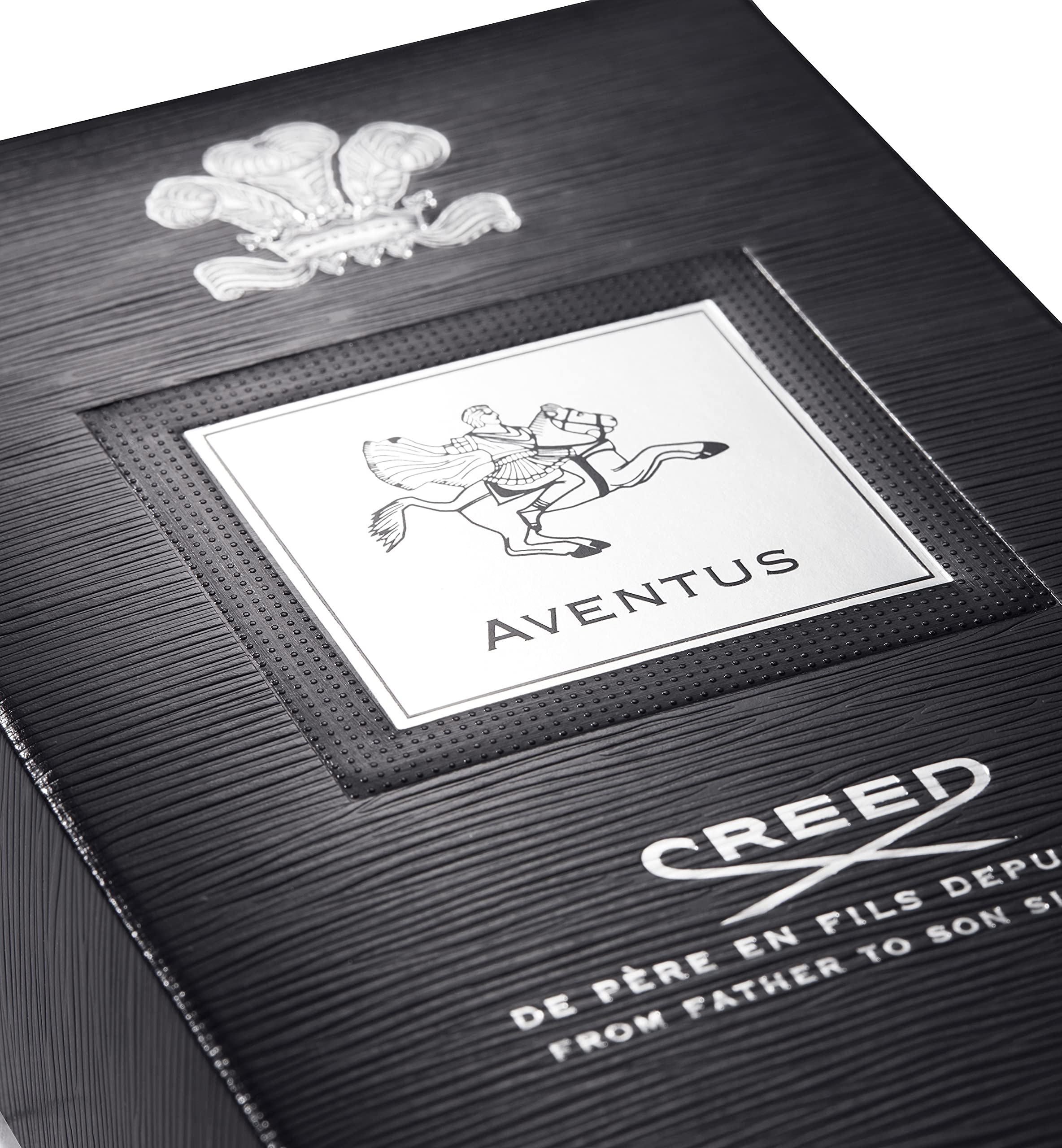 Creed Aventus spray action demonstrates targeted application on pulse points.