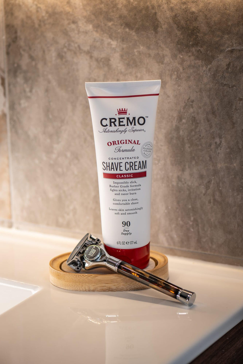 Cremo Astonishingly Superior Razor Kit packaging variant image