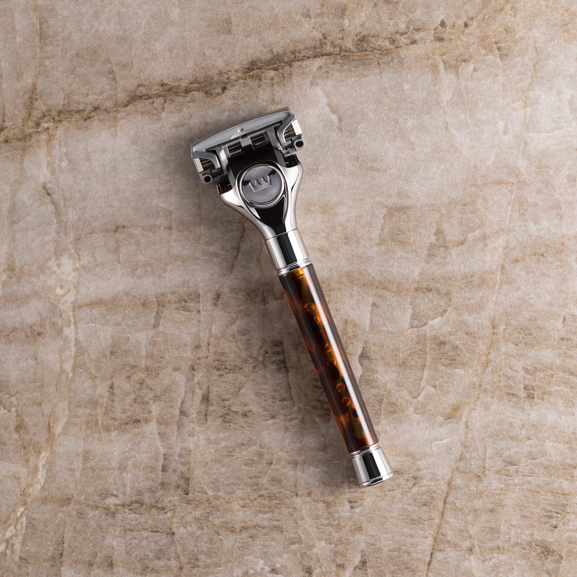 Cremo Razor Kit trimmer close-up demonstrates precise beard shaping