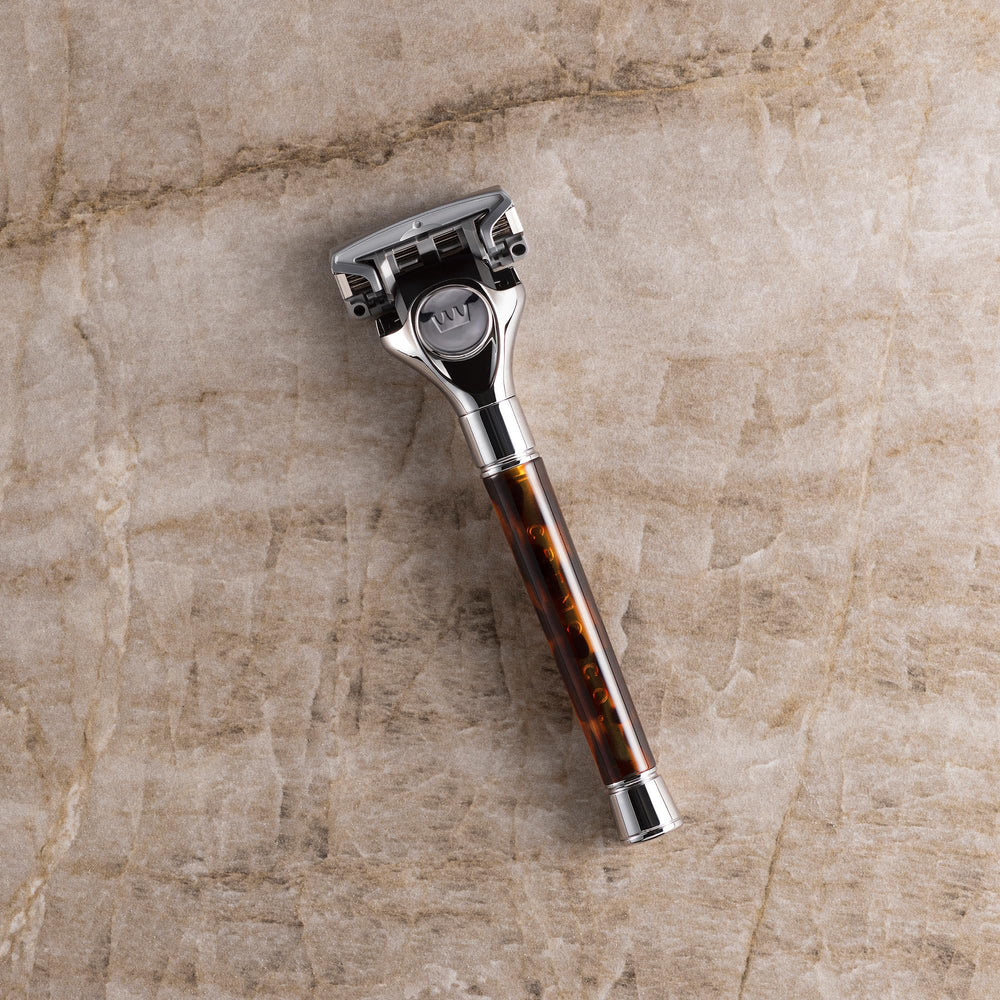 Cremo Razor Kit trimmer close-up demonstrates precise beard shaping