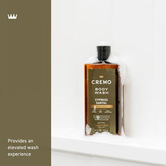 Aplicación rápida en la ducha con Cremo, ideal para mañanas ocupadas.