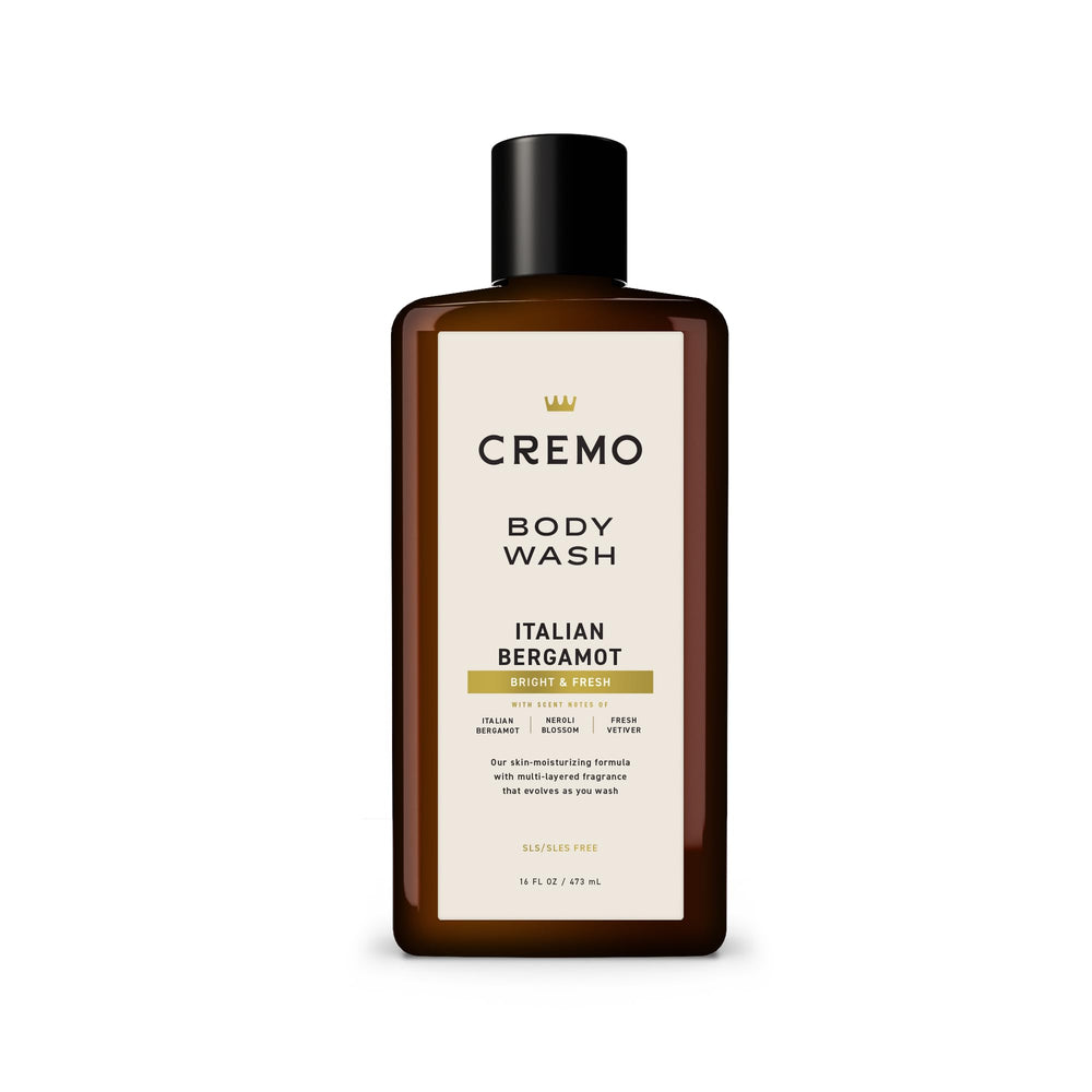 Cremo gel de ducha para hombre en botella frente al lavabo, limpieza suave