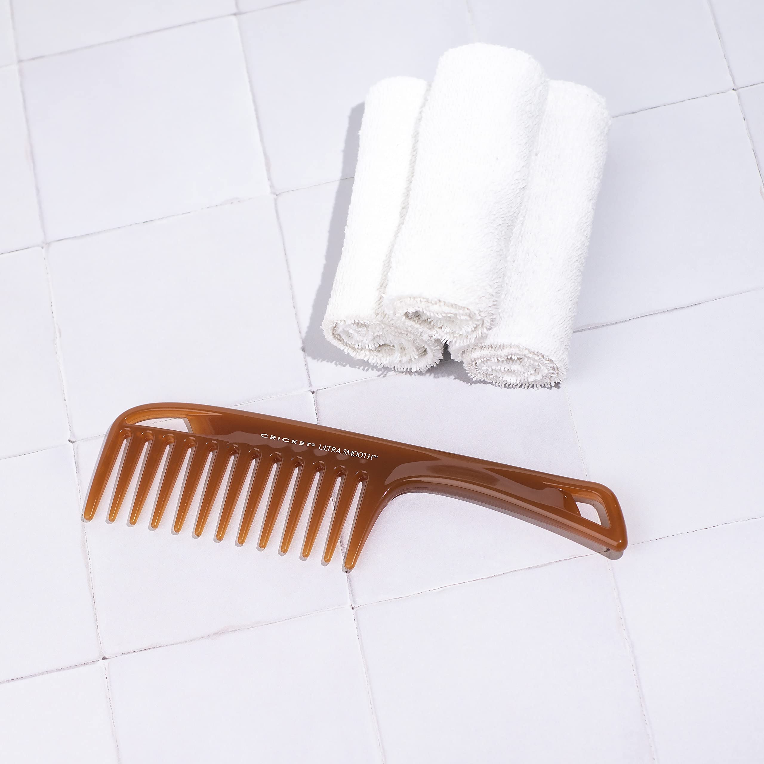 Cricket keratin protein infused detangler strengthens and smooths hair