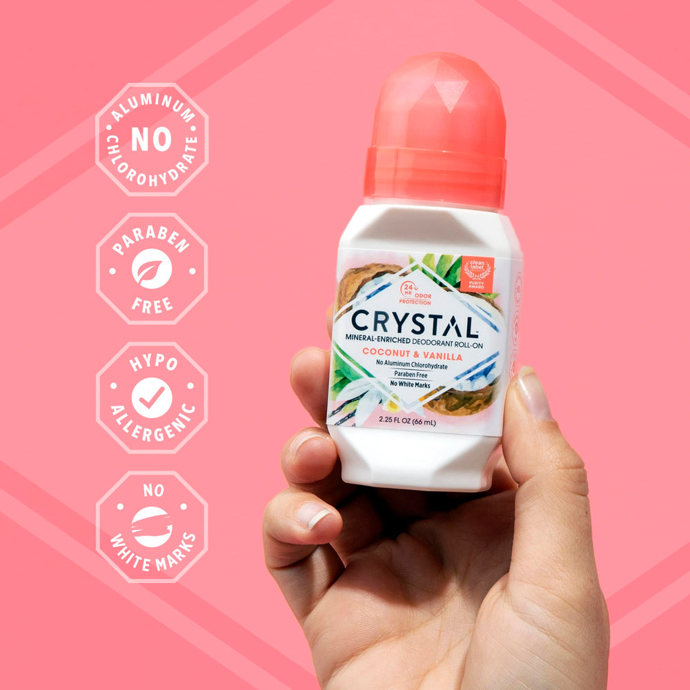 Aplicación suave del desodorante mineral Crystal Essence para uso diario