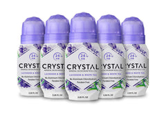 Crystal Essence desodorante mineral roll-on lavanda y té blanco en botella, aroma relajante para diario.