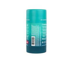 Aplicación suave del desodorante Crystal Essence de magnesio para piel sensible.