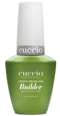Cuccio Builder Gel calcio: aplicación suave con brocha en las uñas.