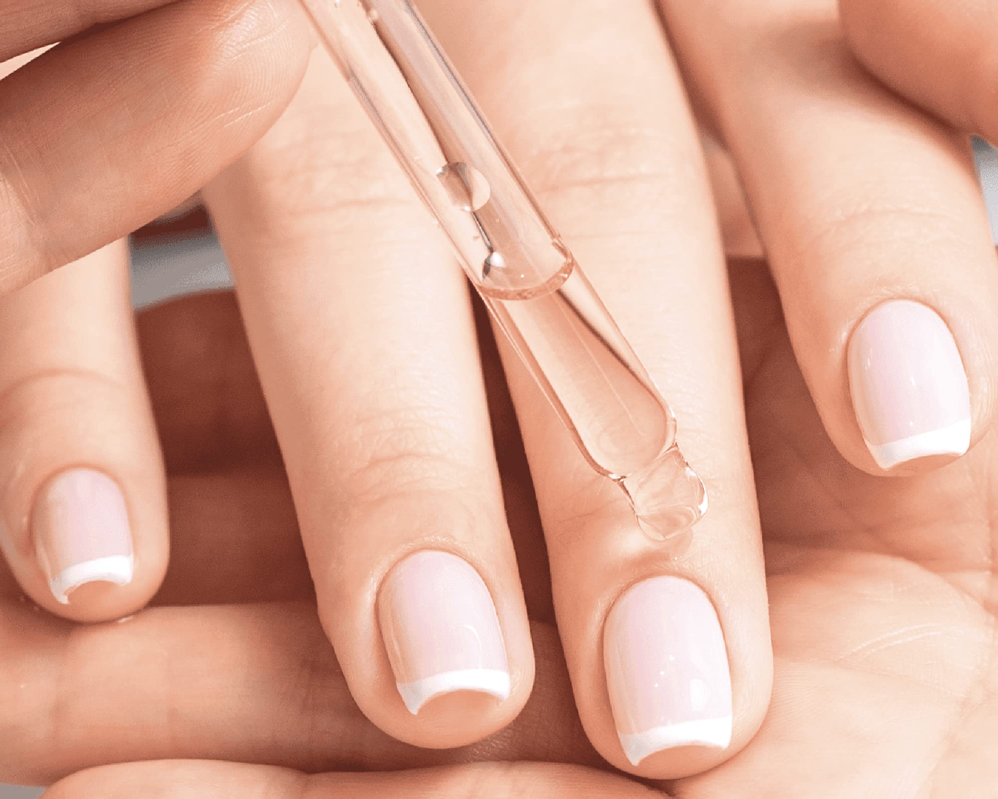 Cuccio Naturale Aceite de Cutícula: manos hidratadas y uñas brillantes