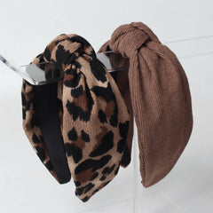 Diadema Cuizhiyu nudo leopardo lateral, ajuste suave y seguro.