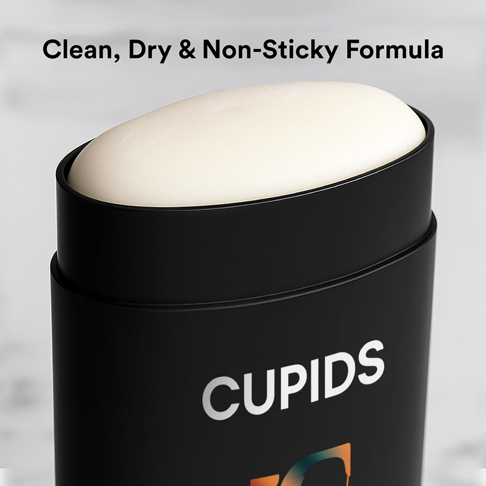 Cupids Hypnosis gym bag companion supports quick, refreshing touch-ups.