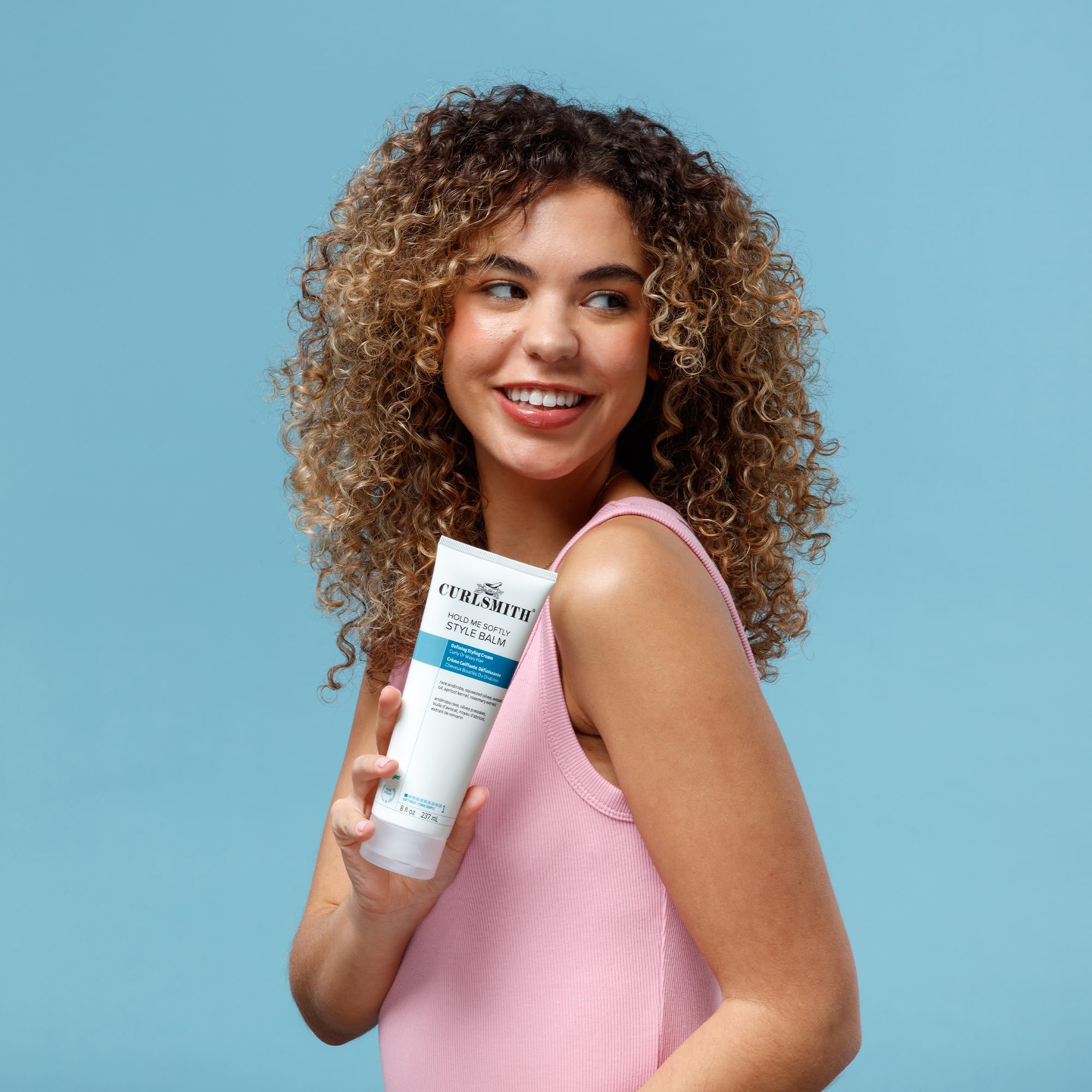 CURLSMITH Hold Me Softly Style Balm ideal para mezclar con gel fuerte para mayor definición.
