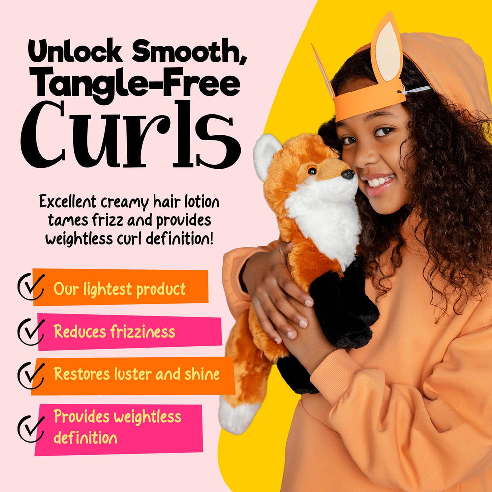CurlyKids loción, aplicación cremosa en rizos, facilita peinado.