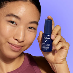 Curology Serum, textura ligera y rápida absorción, ideal para piel sensible.